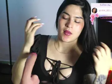 Yourtoybella  live sex cam
