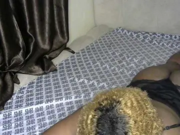 Miss-caramel  live sex cam