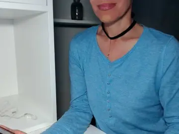 LadyL09  live sex cam