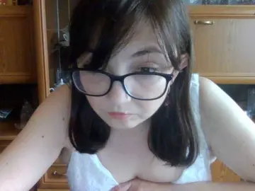 Larrisa3  live sex cam