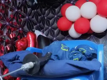 Megann9  live sex cam