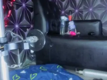 Megann9  live sex cam