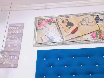 Meganrousx  live sex cam