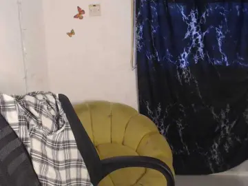 Eboni-hotboobs  live sex cam