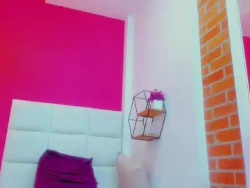 Leticia-mature69  live sex cam