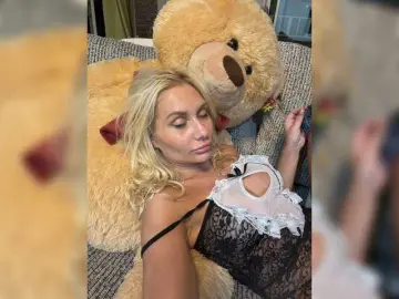 Tvoyasamka77  live sex cam