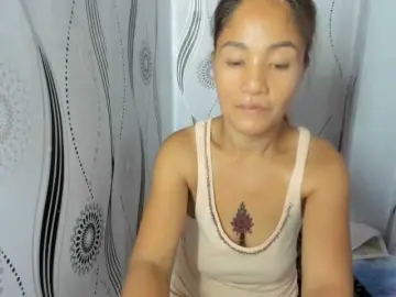 Sweettrouble42  live sex cam