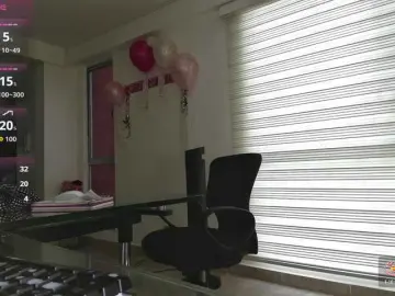 Roxxana-queen  live sex cam