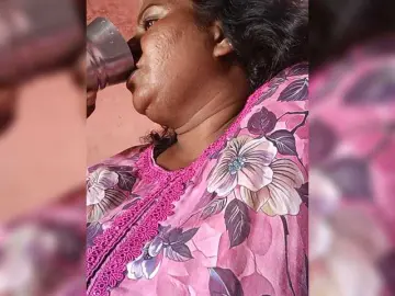 Shazia  live sex cam