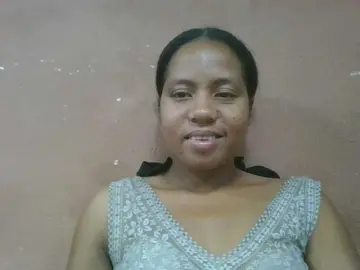 Tharcile  live sex cam