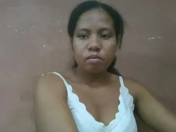 Tharcile  live sex cam