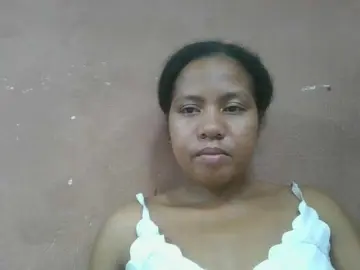 Tharcile  live sex cam