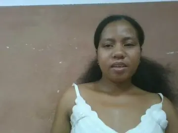 Tharcile  live sex cam