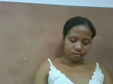 Tharcile  live sex cam