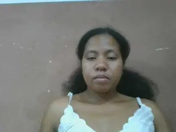 Tharcile  live sex cam