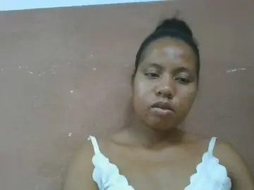 Tharcile  live sex cam