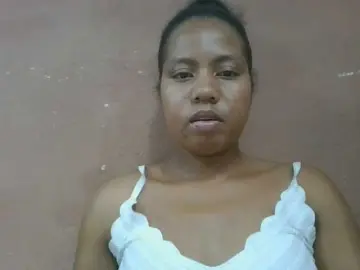 Tharcile  live sex cam