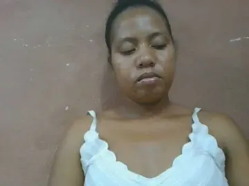 Tharcile  live sex cam