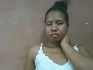 Tharcile  live sex cam