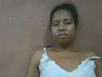 Tharcile  live sex cam
