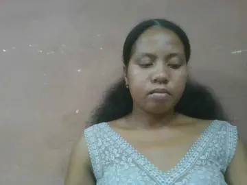 Tharcile  live sex cam