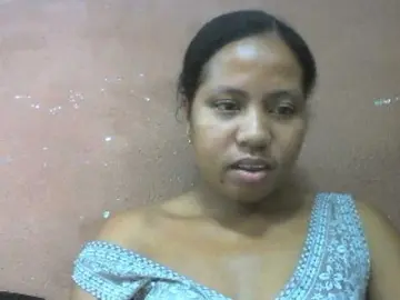 Tharcile  live sex cam