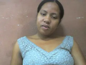 Tharcile  live sex cam