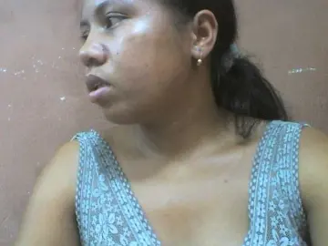 Tharcile  live sex cam