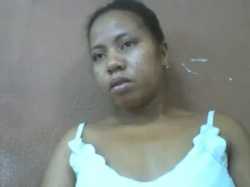 Tharcile  live sex cam