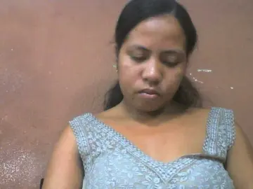 Tharcile  live sex cam
