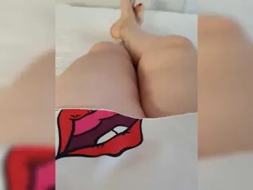 Dia42  live sex cam