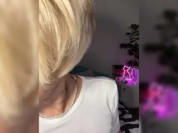 KISANA  live sex cam