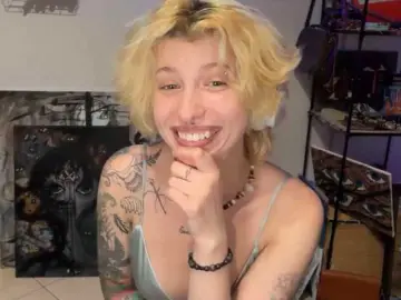 KrissyShuey  live sex cam