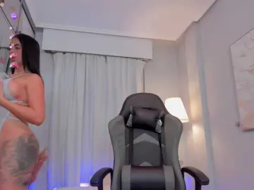 LeahJones  live sex cam