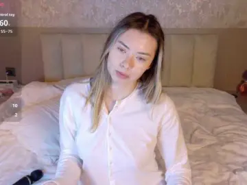 Gwenonline  live sex cam