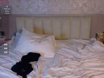 Gwenonline  live sex cam