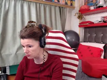 Kellysurfing  live sex cam