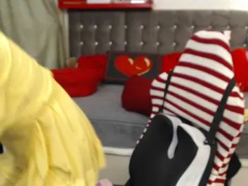 Kellysurfing  live sex cam