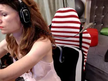 Kellysurfing  live sex cam