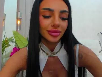 BritneyCharm  live sex cam