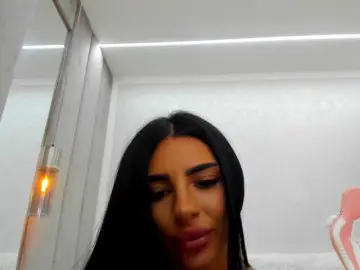 BritneyCharm  live sex cam