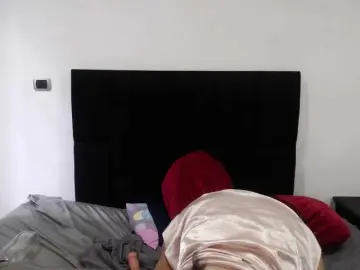 Charlotte-Lia  live sex cam