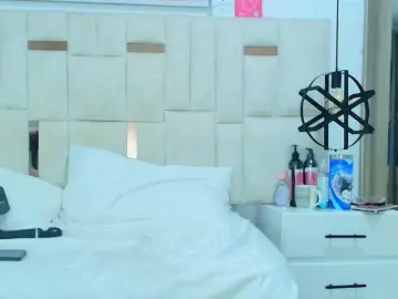 Sara-BigAss  live sex cam