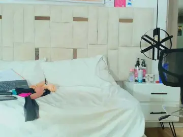 Sara-BigAss  live sex cam