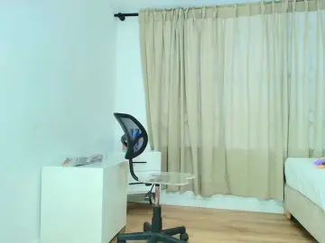 Sara-BigAss  live sex cam