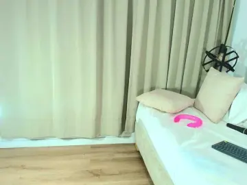 Sara-BigAss  live sex cam