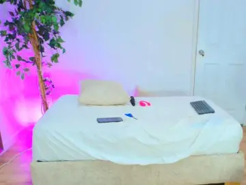 Sara-BigAss  live sex cam
