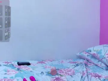 Curvybrunnete  live sex cam