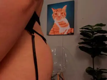 LiaPearce  live sex cam