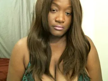 Bigtitscassie  live sex cam